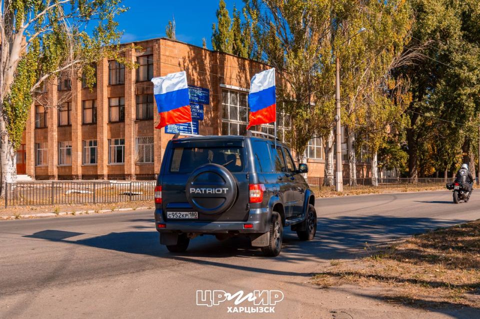 Символы воссоединения на улицах Харцызска Символы воссоединения на улицах Харцызска
