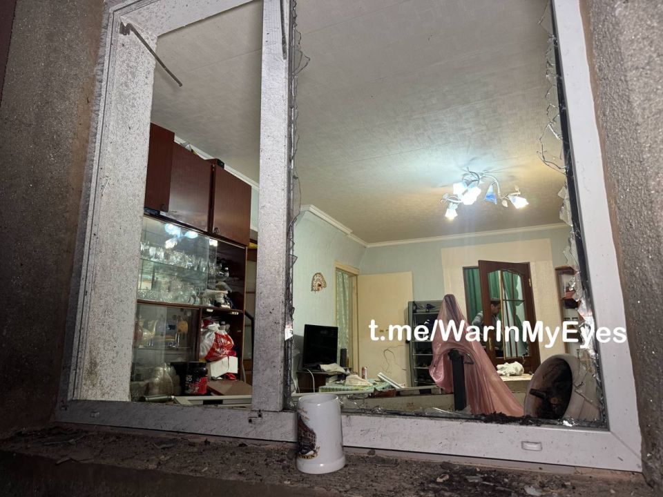 Последствия прилета ударного БПЛА в частный жилой дом в Куйбышевском районе Донецка, Горняк Последствия прилета ударного БПЛА в частный жилой дом в Куйбышевском районе Донецка, Горняк
