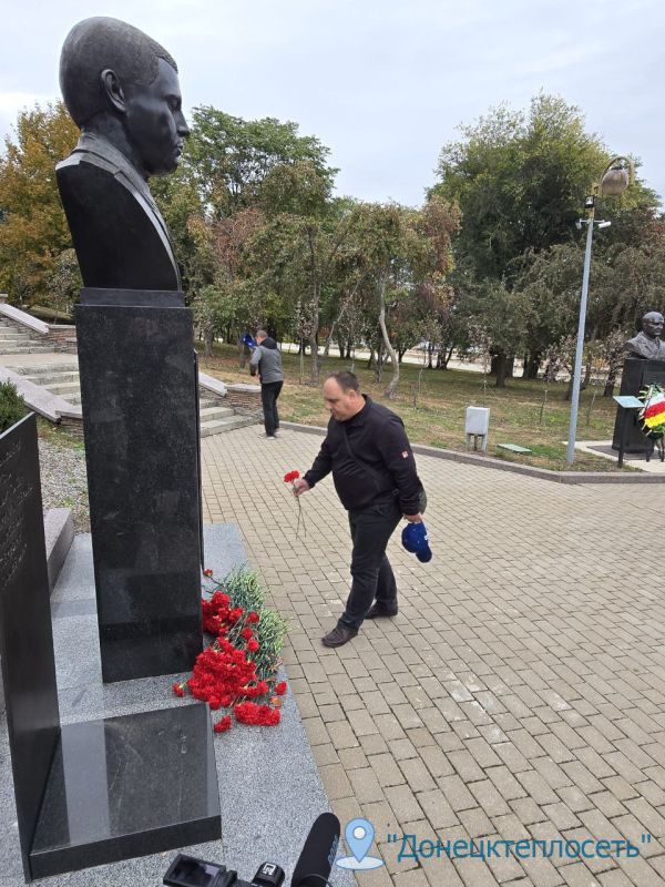 МОЛОДЕЖЬ "ДОНБАССТЕПЛОЭНЕРГО" ОТМЕТИЛА ДЕНЬ ВОССОЕДИНЕНИЯ С РОССИЕЙ ПРАЗДНИЧНЫМ ФЛЕШМОБОМ МОЛОДЕЖЬ "ДОНБАССТЕПЛОЭНЕРГО" ОТМЕТИЛА ДЕНЬ ВОССОЕДИНЕНИЯ С РОССИЕЙ ПРАЗДНИЧНЫМ ФЛЕШМОБОМ