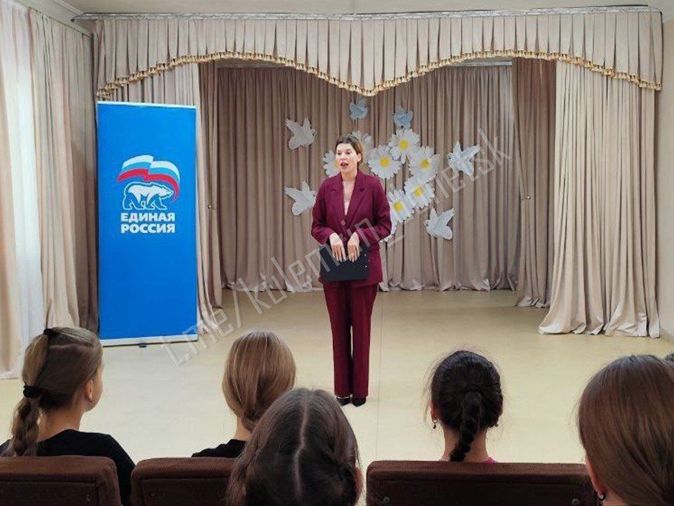 В Доме культуры им. С.М. Кирова в рамках проекта «Крепкая семья» партии «Единая Россия» состоялся познавательный час «День Веры, Надежды и Любви», адресованный участникам творческих коллективов учреждения В Доме культуры им. С.М. Кирова в рамках проекта «Крепкая семья» партии «Единая Россия» состоялся познавательный час «День Веры, Надежды и Любви», адресованный участникам творческих коллективов учреждения