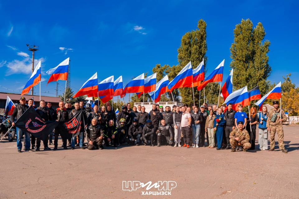 Символы воссоединения на улицах Харцызска Символы воссоединения на улицах Харцызска