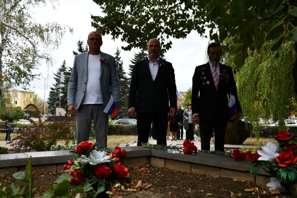 Сергей Желновач: В значимый для всех жителей Донбасса праздник - День воссоединения России с Донецкой Народной Республикой, Луганской Народной Республикой, Запорожской и Херсонской областями вместе с председателем... Сергей Желновач: В значимый для всех жителей Донбасса праздник - День воссоединения России с Донецкой Народной Республикой, Луганской Народной Республикой, Запорожской и Херсонской областями вместе с председателем...