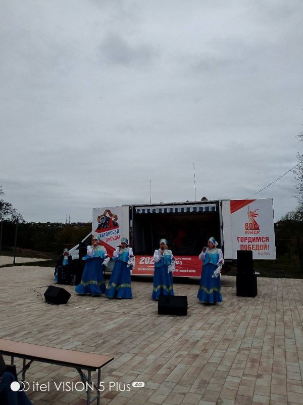 В селе Ильичевское в рамках партийного проекта «Культура малой Родины», состоялся выездной концерт солистов и вокальных коллективов «Сударушка» и «Вдохновение» Азовского сельского клуба, посвященный Дню воссоединения... В селе Ильичевское в рамках партийного проекта «Культура малой Родины», состоялся выездной концерт солистов и вокальных коллективов «Сударушка» и «Вдохновение» Азовского сельского клуба, посвященный Дню воссоединения...