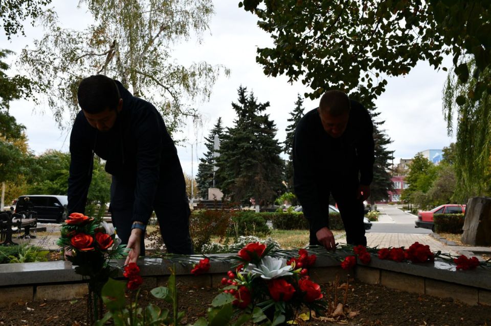 Сергей Желновач: В значимый для всех жителей Донбасса праздник - День воссоединения России с Донецкой Народной Республикой, Луганской Народной Республикой, Запорожской и Херсонской областями вместе с председателем... Сергей Желновач: В значимый для всех жителей Донбасса праздник - День воссоединения России с Донецкой Народной Республикой, Луганской Народной Республикой, Запорожской и Херсонской областями вместе с председателем...