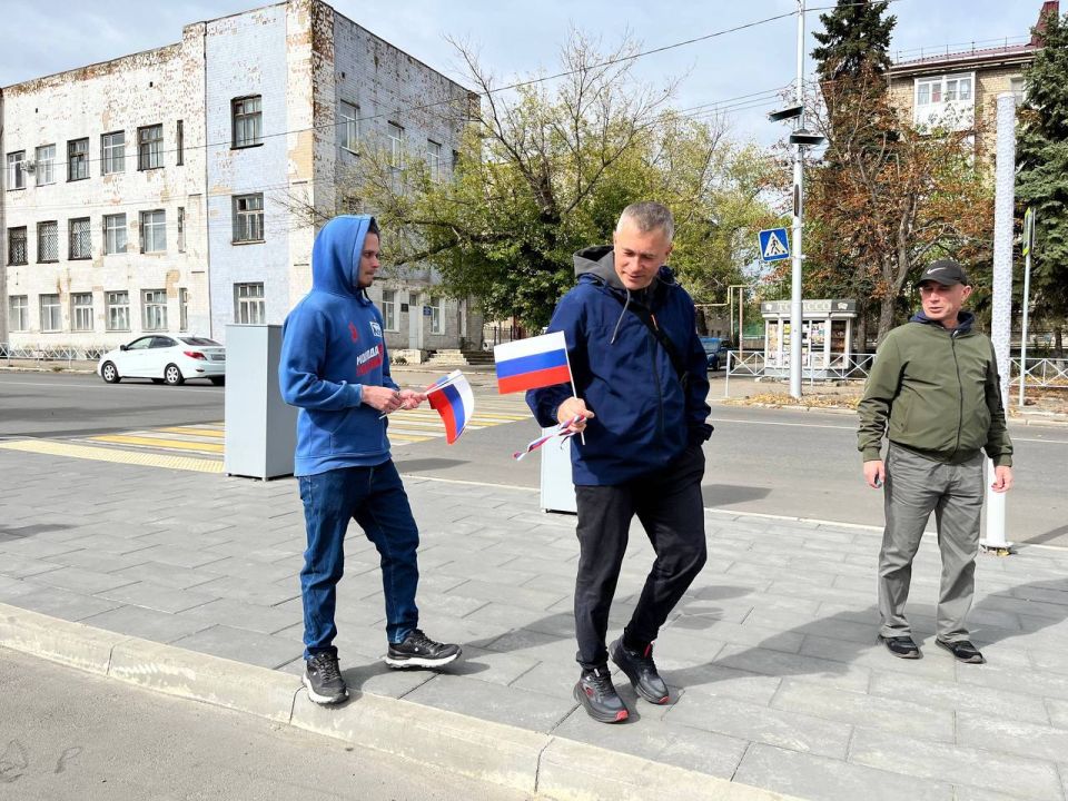 Снежнянцев поздравили с Днем воссоединения Донбасса с Россией Снежнянцев поздравили с Днем воссоединения Донбасса с Россией