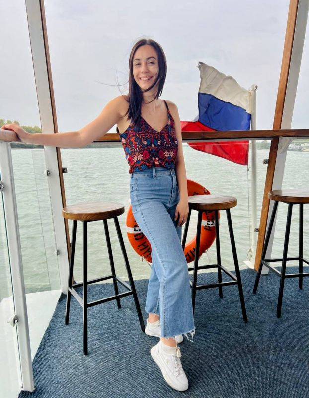 Виктория Мельникова: Друзья, всех с Днем воссоединения с нашей большой Родиной!