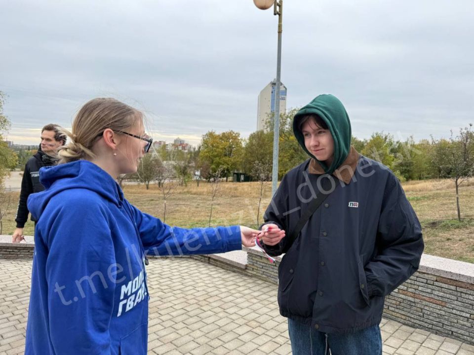 «Донецк - это Россия!». В Донецке прошла акция «Триколор» по случаю празднования Дня воссоединения Донецкой и Луганской Народных Республик, а также Запорожской и Херсонской областей с Российской Федерацией «Донецк - это Россия!». В Донецке прошла акция «Триколор» по случаю празднования Дня воссоединения Донецкой и Луганской Народных Республик, а также Запорожской и Херсонской областей с Российской Федерацией