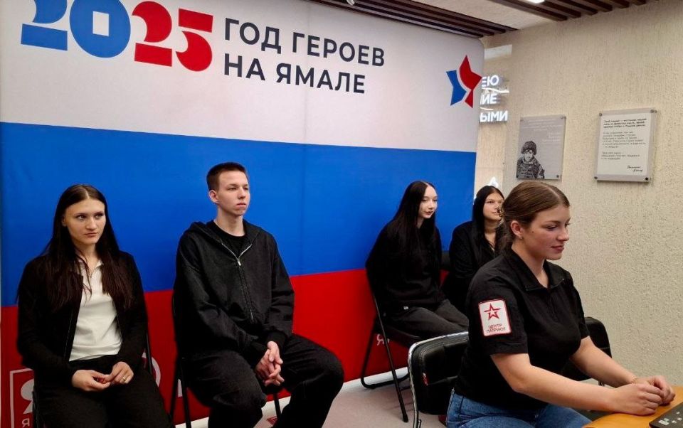 В День Воссоединения Донецкой Народной Республики, Луганской Народной Республики, Запорожской и Херсонской областей с Российской Федерацией активисты Дома молодёжи г. Волноваха ДНР и специалисты Центра «Патриот» г.... В День Воссоединения Донецкой Народной Республики, Луганской Народной Республики, Запорожской и Херсонской областей с Российской Федерацией активисты Дома молодёжи г. Волноваха ДНР и специалисты Центра «Патриот» г....