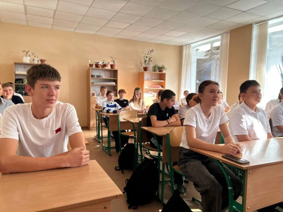 Сила единства — в знании!. По всей Республике проходят лекции от Российского общества «Знание», которые проводят местные специалисты Движения Первых, посвящённые историческому воссоединению Донбасса с Россией Сила единства — в знании!. По всей Республике проходят лекции от Российского общества «Знание», которые проводят местные специалисты Движения Первых, посвящённые историческому воссоединению Донбасса с Россией