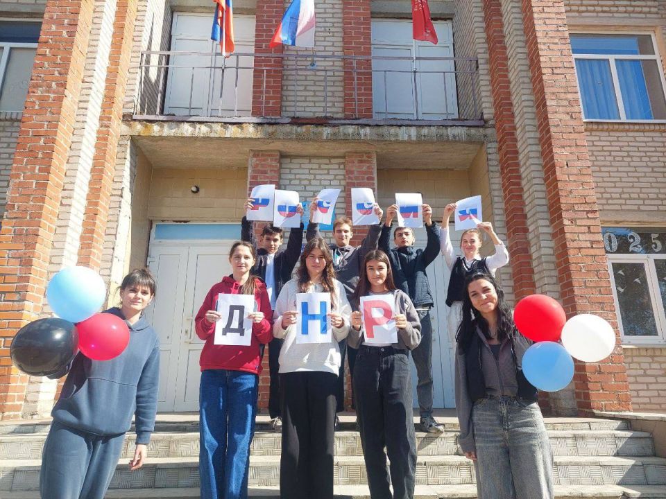 Учреждения культуры Волновахского МО поздравляют с Днем воссоединения Донбасса и Новороссии с Россией Учреждения культуры Волновахского МО поздравляют с Днем воссоединения Донбасса и Новороссии с Россией