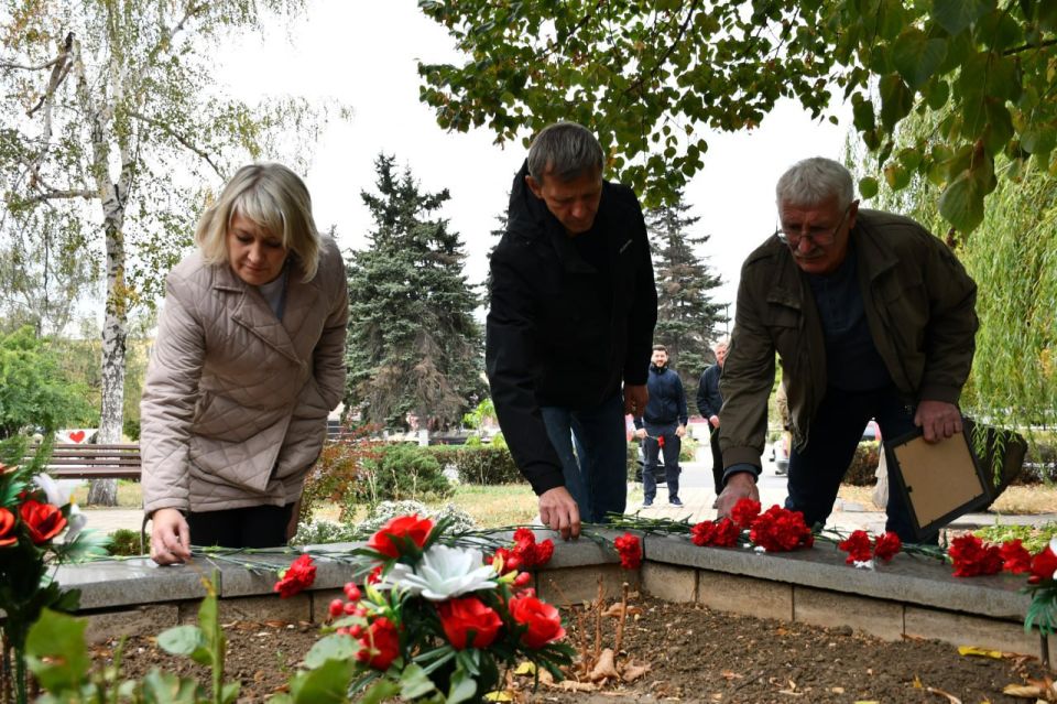 Сергей Желновач: В значимый для всех жителей Донбасса праздник - День воссоединения России с Донецкой Народной Республикой, Луганской Народной Республикой, Запорожской и Херсонской областями вместе с председателем... Сергей Желновач: В значимый для всех жителей Донбасса праздник - День воссоединения России с Донецкой Народной Республикой, Луганской Народной Республикой, Запорожской и Херсонской областями вместе с председателем...