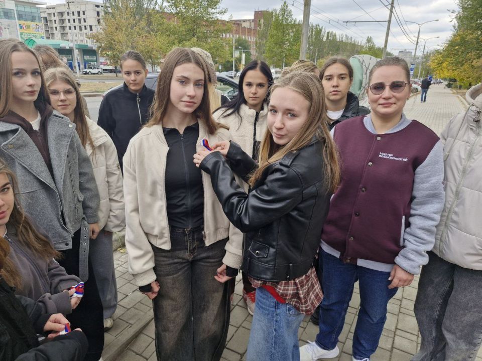 30 сентября, в День воссоединения Донецкой Народной Республики, Луганской Народной Республики, Запорожской области и Херсонской области с Российской Федерацией, в ГБПОУ "Донецкий медицинский колледж" прошел яркий и... 30 сентября, в День воссоединения Донецкой Народной Республики, Луганской Народной Республики, Запорожской области и Херсонской области с Российской Федерацией, в ГБПОУ "Донецкий медицинский колледж" прошел яркий и...