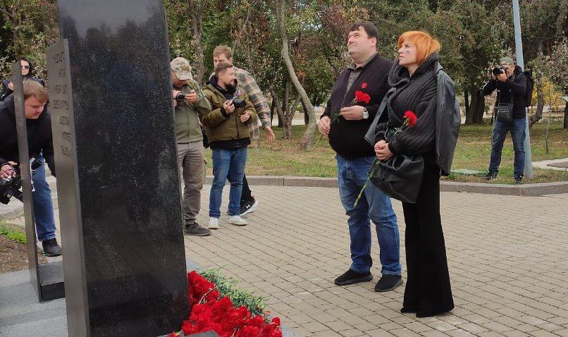 В Донецке сегодня было оживлённо – состоялся масштабный автопробег, организованный региональным отделением партии ЕР и приуроченный празднованию Дня воссоединения с Российской Федерацией В Донецке сегодня было оживлённо – состоялся масштабный автопробег, организованный региональным отделением партии ЕР и приуроченный празднованию Дня воссоединения с Российской Федерацией