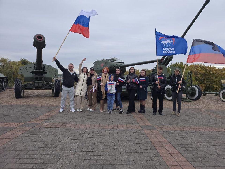 Сегодня, особенный день. В третью годовщину нашего воссоединения с Россией, Ясиноватский муниципальный округ, стал частью большого торжественного автопробега Сегодня, особенный день. В третью годовщину нашего воссоединения с Россией, Ясиноватский муниципальный округ, стал частью большого торжественного автопробега