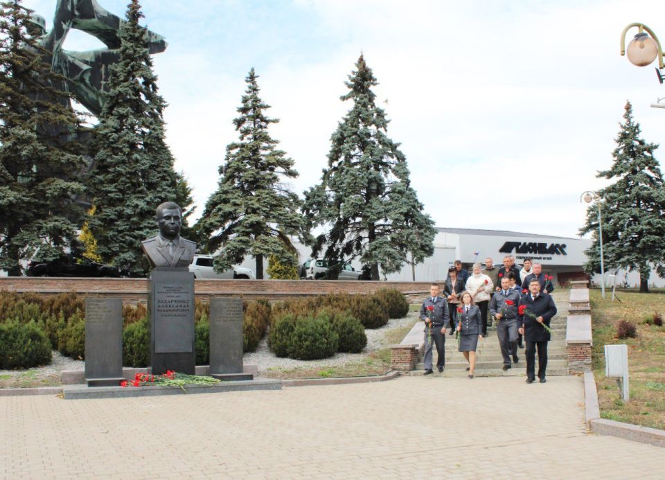 30 сентября, в третью годовщину воссоединения Донецкой Народной Республики, Луганской Народной Республики, Запорожской области и Херсонской области с Российской Федерацией, сотрудники Управления Россельхознадзора по ДНР и... 30 сентября, в третью годовщину воссоединения Донецкой Народной Республики, Луганской Народной Республики, Запорожской области и Херсонской области с Российской Федерацией, сотрудники Управления Россельхознадзора по ДНР и...