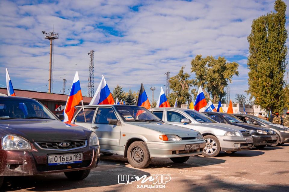 Символы воссоединения на улицах Харцызска Символы воссоединения на улицах Харцызска