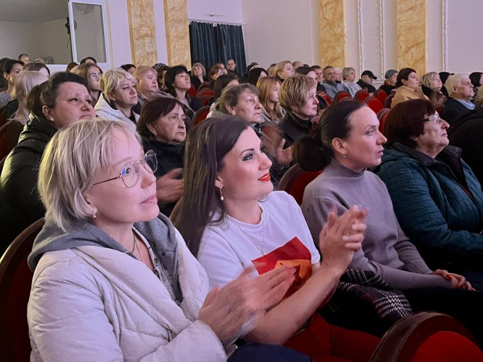 Александр Шатов: В городском доме культуры прошел праздник, посвященный Дню воссоединения с Россией Александр Шатов: В городском доме культуры прошел праздник, посвященный Дню воссоединения с Россией