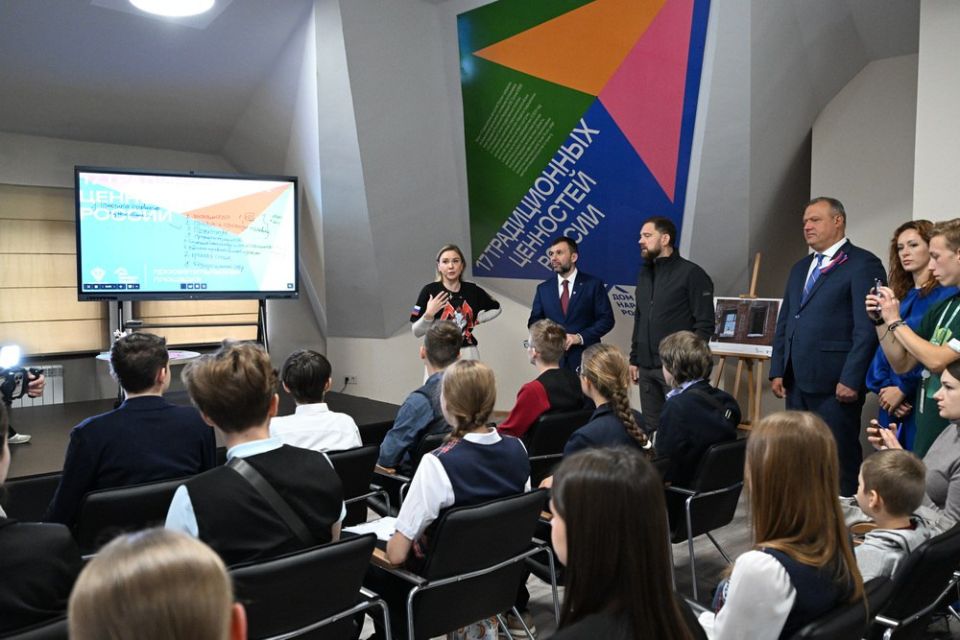 Денис Пушилин: Открыли в Донецке Дом народов России вместе с руководителем Федерального агентства по делам национальностей Игорем Бариновым и сенатором РФ от ДНР Александром Волошиным Денис Пушилин: Открыли в Донецке Дом народов России вместе с руководителем Федерального агентства по делам национальностей Игорем Бариновым и сенатором РФ от ДНР Александром Волошиным