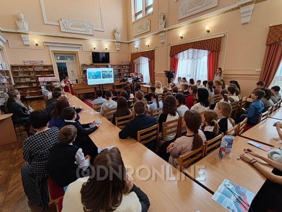 В ДНР отмечают День воссоединения Донбасса с Россией В ДНР отмечают День воссоединения Донбасса с Россией