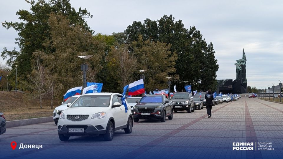 Сегодня в Донецке прошёл масштабный автопробег, организованный Донецким региональным отделением партии «Единая Россия» в честь Дня воссоединения с Россией Сегодня в Донецке прошёл масштабный автопробег, организованный Донецким региональным отделением партии «Единая Россия» в честь Дня воссоединения с Россией