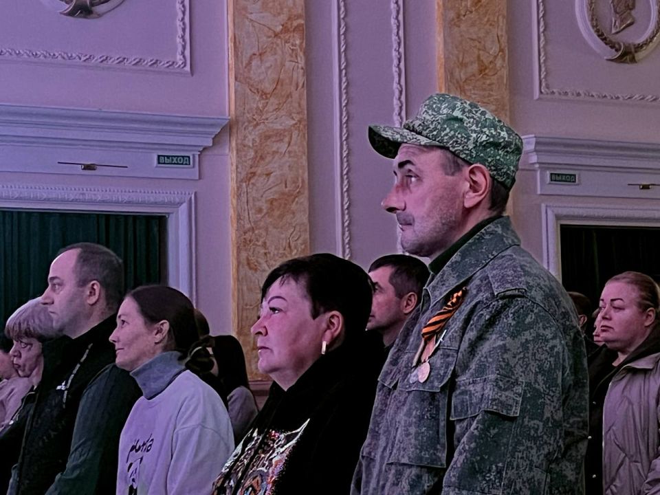 Александр Шатов: В городском доме культуры прошел праздник, посвященный Дню воссоединения с Россией Александр Шатов: В городском доме культуры прошел праздник, посвященный Дню воссоединения с Россией