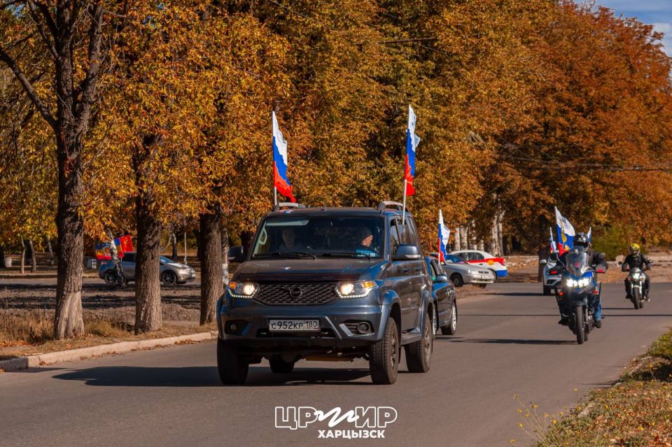 Символы воссоединения на улицах Харцызска Символы воссоединения на улицах Харцызска