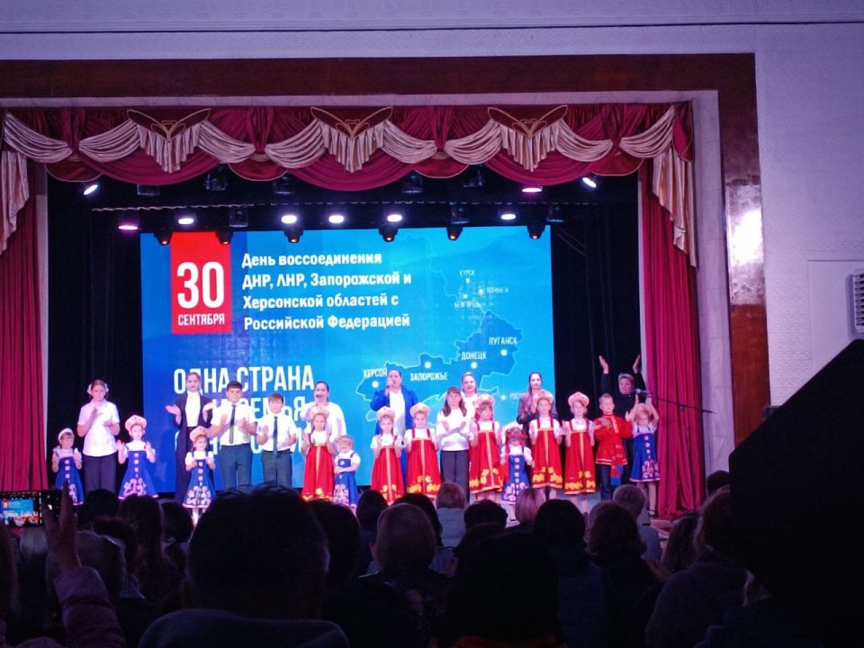 Сергей Юзвинкевич: Сегодня в Володарском Доме культуры состоялся праздничный концерт, посвященный Дню воссоединения Донецкой Народной Республики с Российской Федерацией Сергей Юзвинкевич: Сегодня в Володарском Доме культуры состоялся праздничный концерт, посвященный Дню воссоединения Донецкой Народной Республики с Российской Федерацией