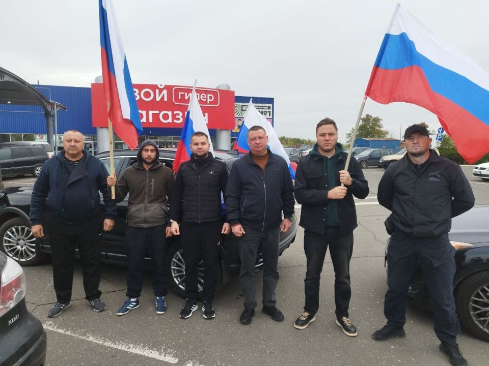 Сегодня депутаты Тельмановского муниципального совета совместно с активистами из Тельмановского муниципального округа, приняли участие в автопробеге, приуроченному к празднованию дня воссоединения Донецкой Народной... Сегодня депутаты Тельмановского муниципального совета совместно с активистами из Тельмановского муниципального округа, приняли участие в автопробеге, приуроченному к празднованию дня воссоединения Донецкой Народной...