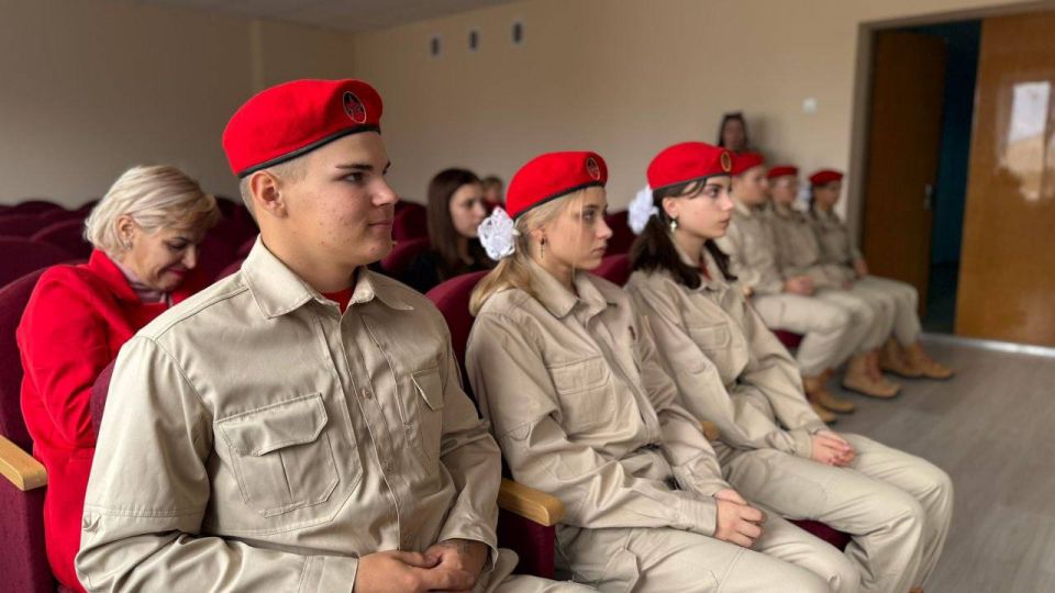 30 сентября 2025 года, ко Дню воссоединения Донецкой Народной Республики, Луганской Народной Республики, Запорожской области и Херсонской области с Российской Федерацией, в администрации Ясиноватского МО, первый заместитель... 30 сентября 2025 года, ко Дню воссоединения Донецкой Народной Республики, Луганской Народной Республики, Запорожской области и Херсонской области с Российской Федерацией, в администрации Ясиноватского МО, первый заместитель...
