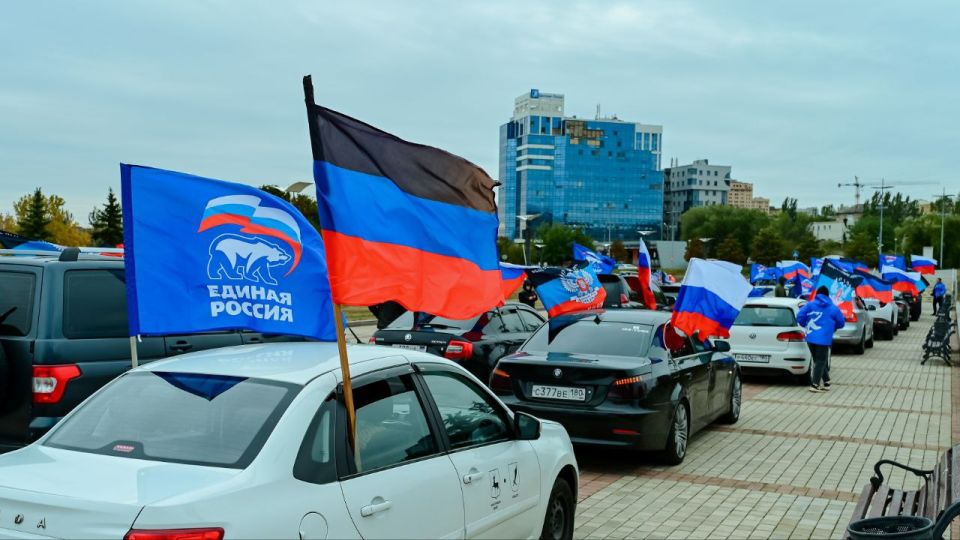 Единая Россия и ОД ДР провели в Донецке масштабный автопробег в честь третьей годовщины воссоединения ДНР с Россией Единая Россия и ОД ДР провели в Донецке масштабный автопробег в честь третьей годовщины воссоединения ДНР с Россией