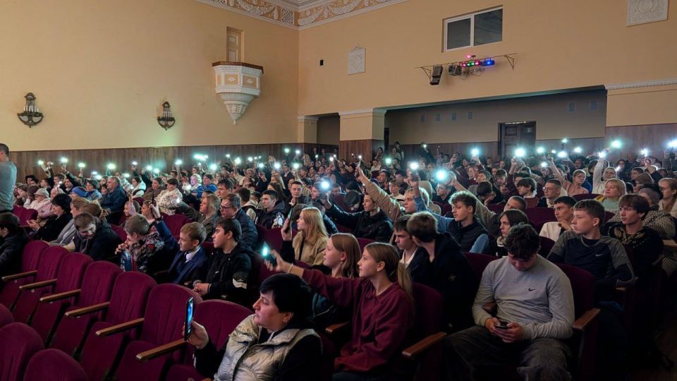 Николай Михайлов: По партийному проекту Единой России «Культура малой Родины» во Дворце культуры им. Ленина города Комсомольское совместно с заместителем Председателя Правительства Республики Бурятия — Глава Полномочного... Николай Михайлов: По партийному проекту Единой России «Культура малой Родины» во Дворце культуры им. Ленина города Комсомольское совместно с заместителем Председателя Правительства Республики Бурятия — Глава Полномочного...