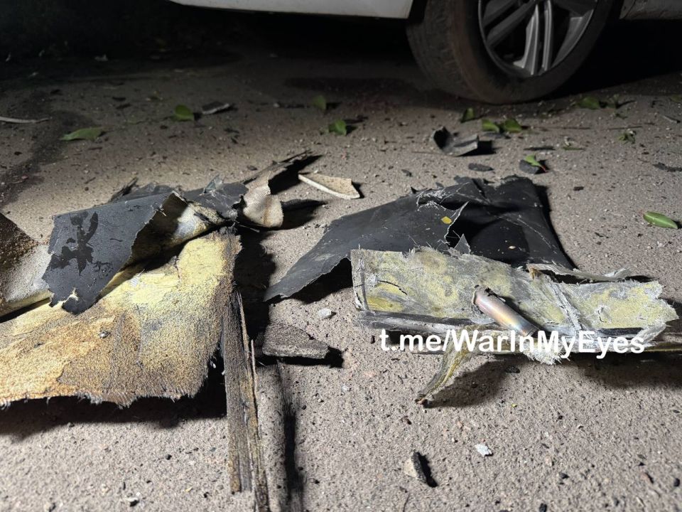Последствия прилета ударного БПЛА в частный жилой дом в Куйбышевском районе Донецка, Горняк Последствия прилета ударного БПЛА в частный жилой дом в Куйбышевском районе Донецка, Горняк