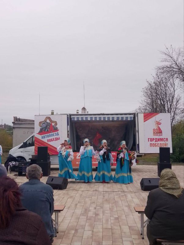 В селе Ильичевское в рамках партийного проекта «Культура малой Родины», состоялся выездной концерт солистов и вокальных коллективов «Сударушка» и «Вдохновение» Азовского сельского клуба, посвященный Дню воссоединения... В селе Ильичевское в рамках партийного проекта «Культура малой Родины», состоялся выездной концерт солистов и вокальных коллективов «Сударушка» и «Вдохновение» Азовского сельского клуба, посвященный Дню воссоединения...