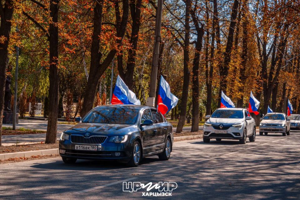 Символы воссоединения на улицах Харцызска Символы воссоединения на улицах Харцызска