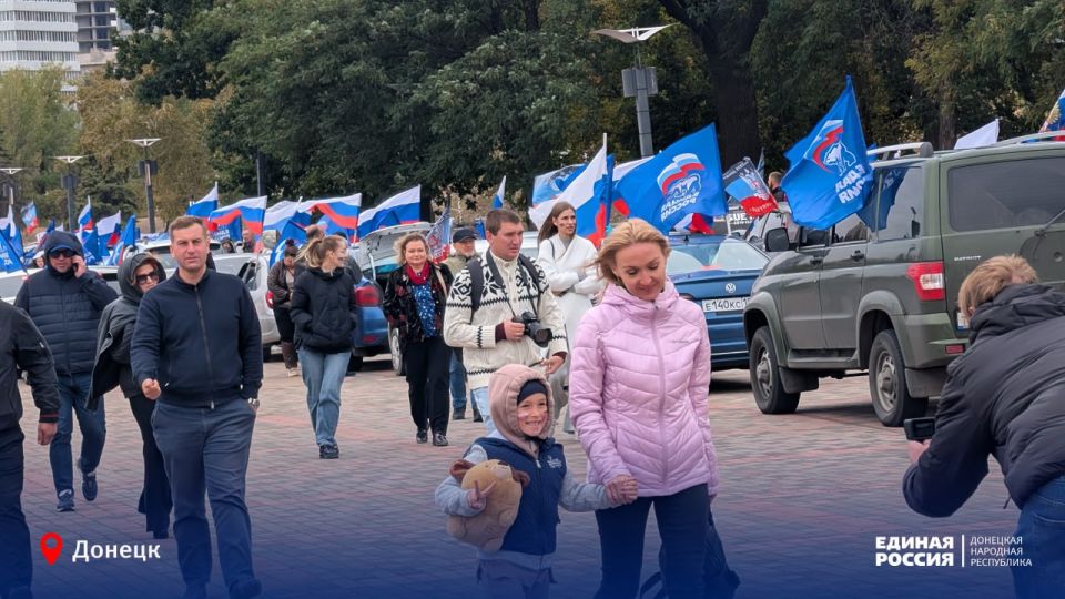 Сегодня в Донецке прошёл масштабный автопробег, организованный Донецким региональным отделением партии «Единая Россия» в честь Дня воссоединения с Россией Сегодня в Донецке прошёл масштабный автопробег, организованный Донецким региональным отделением партии «Единая Россия» в честь Дня воссоединения с Россией