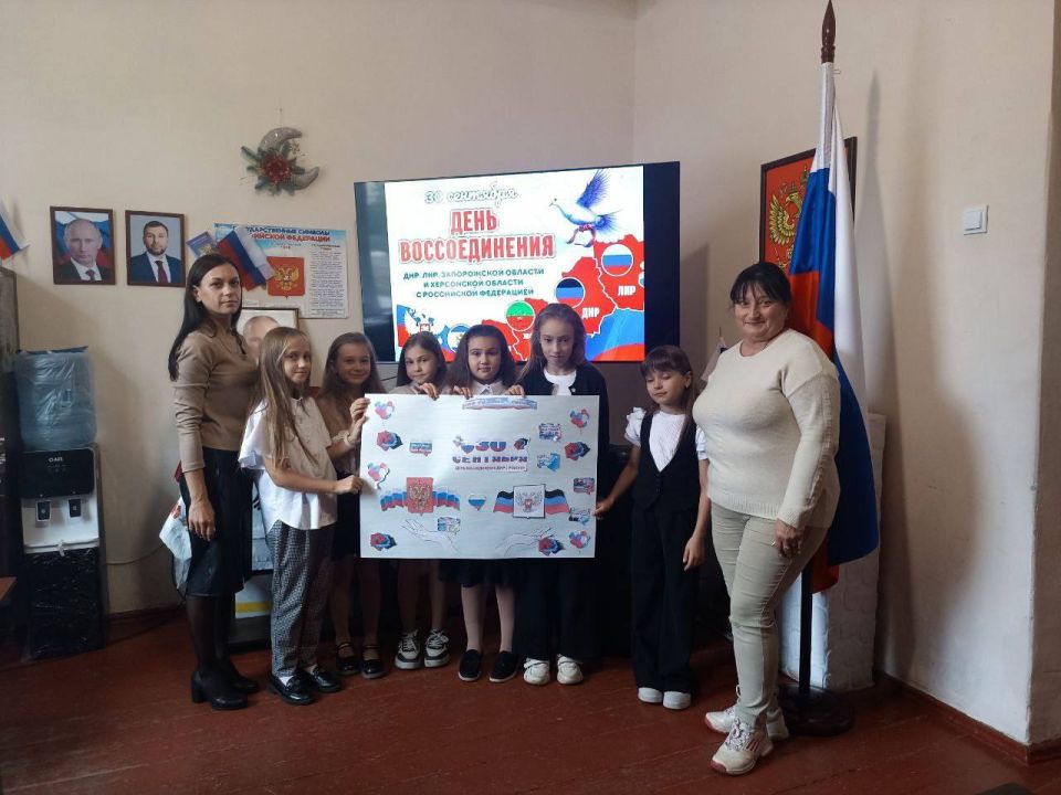 Учреждения культуры Волновахского МО поздравляют с Днем воссоединения Донбасса и Новороссии с Россией Учреждения культуры Волновахского МО поздравляют с Днем воссоединения Донбасса и Новороссии с Россией