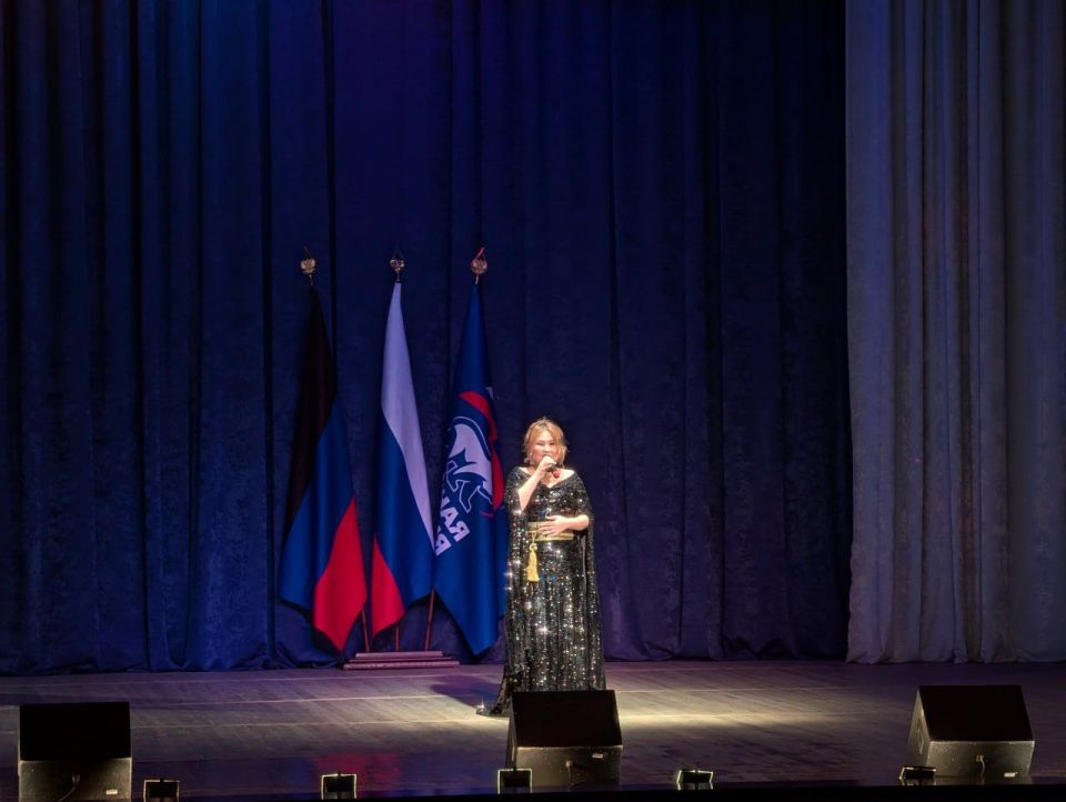 Николай Михайлов: По партийному проекту Единой России «Культура малой Родины» во Дворце культуры им. Ленина города Комсомольское совместно с заместителем Председателя Правительства Республики Бурятия — Глава Полномочного... Николай Михайлов: По партийному проекту Единой России «Культура малой Родины» во Дворце культуры им. Ленина города Комсомольское совместно с заместителем Председателя Правительства Республики Бурятия — Глава Полномочного...