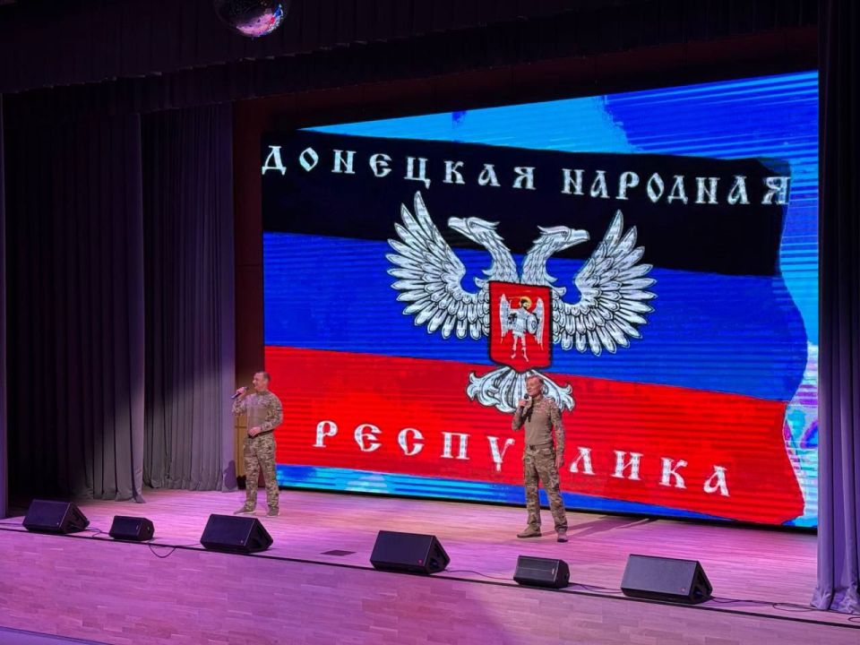 В школе НЕВСКАЯ прошло торжественное мероприятие, приуроченное к Дню воссоединения Донецкой и Луганской Народных Республик, Запорожской и Херсонской областей с Россией В школе НЕВСКАЯ прошло торжественное мероприятие, приуроченное к Дню воссоединения Донецкой и Луганской Народных Республик, Запорожской и Херсонской областей с Россией