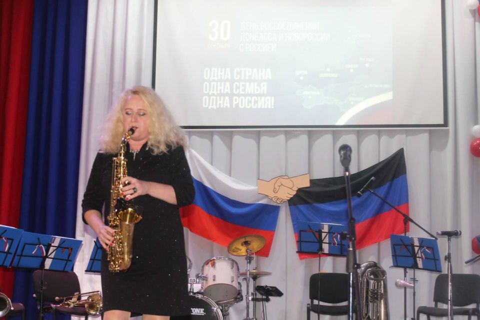 Борис Трима: В честь Дня воссоединения Донецкой и Луганской Народных Республик, Запорожской и Херсонской областей с Российской Федерацией в Мангуше состоялся торжественный концерт Борис Трима: В честь Дня воссоединения Донецкой и Луганской Народных Республик, Запорожской и Херсонской областей с Российской Федерацией в Мангуше состоялся торжественный концерт