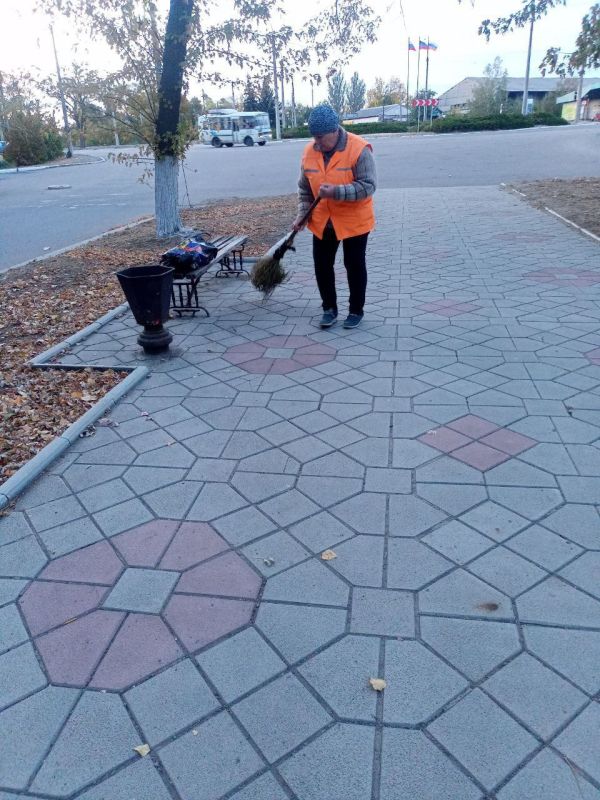 С заботой об округе.. За 29.09.2025 года сотрудниками МУП АГЯ «ЖЭК» выполнены следующие виды работ: выполнены работы по уборке придомовой территории по адресам: С заботой об округе.. За 29.09.2025 года сотрудниками МУП АГЯ «ЖЭК» выполнены следующие виды работ: выполнены работы по уборке придомовой территории по адресам: