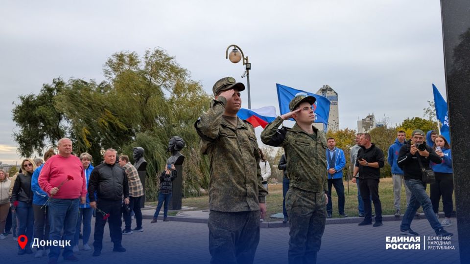 Сегодня в Донецке прошёл масштабный автопробег, организованный Донецким региональным отделением партии «Единая Россия» в честь Дня воссоединения с Россией Сегодня в Донецке прошёл масштабный автопробег, организованный Донецким региональным отделением партии «Единая Россия» в честь Дня воссоединения с Россией