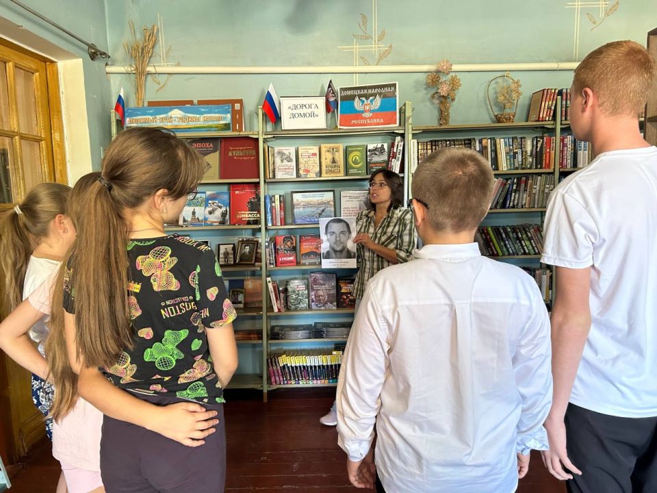 30.09.2025 г.В Вольненской библиотеке совместно с МБУ «Вольненский СДК» прошел патриотический час «Дорога домой», посвященный Дню возвращения ДНР в состав России 30.09.2025 г.В Вольненской библиотеке совместно с МБУ «Вольненский СДК» прошел патриотический час «Дорога домой», посвященный Дню возвращения ДНР в состав России