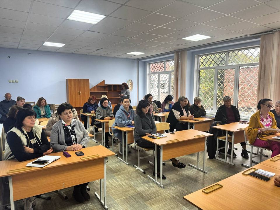 Вопросы образования в фокусе: встреча с коллективом лицея № 124 Вопросы образования в фокусе: встреча с коллективом лицея № 124