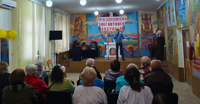 "Сегодня день особый - день мудрых и солидных, день опытных и строгих, день добрых, умных, видных" "Сегодня день особый - день мудрых и солидных, день опытных и строгих, день добрых, умных, видных"