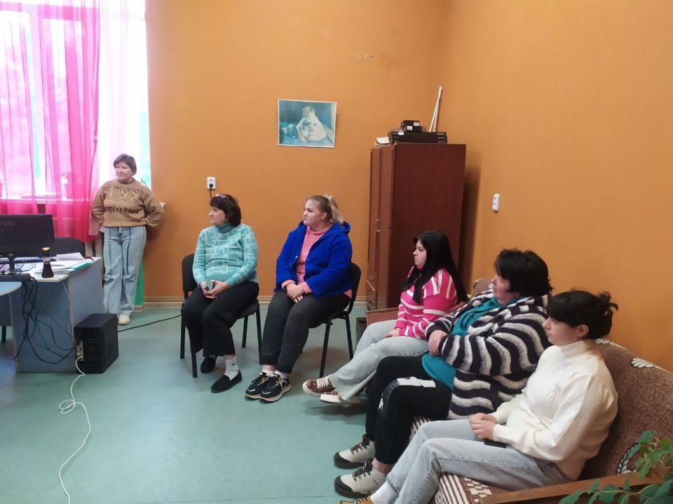 Сегодня, 01 октября, в городском округе Торез состоялась встреча заместителя главы администрации городского округа Ольги Дедух с сотрудниками МБУ "Клуб им. Кирова г.о. Торез" Сегодня, 01 октября, в городском округе Торез состоялась встреча заместителя главы администрации городского округа Ольги Дедух с сотрудниками МБУ "Клуб им. Кирова г.о. Торез"