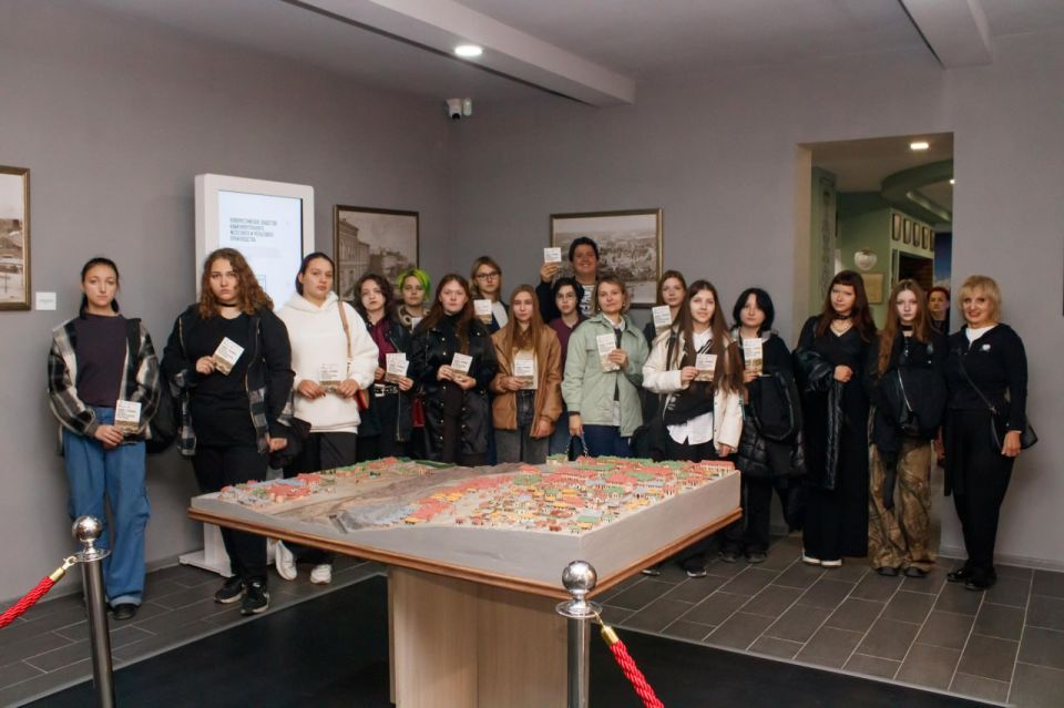 Михаил Желтяков: В 3-ю годовщину Воссоединения Донецкой Народной Республики с Российской Федерацией, 30 сентября, во всех городских и муниципальных округах прошли праздничные мероприятия, объединённые одной великой темой –... Михаил Желтяков: В 3-ю годовщину Воссоединения Донецкой Народной Республики с Российской Федерацией, 30 сентября, во всех городских и муниципальных округах прошли праздничные мероприятия, объединённые одной великой темой –...