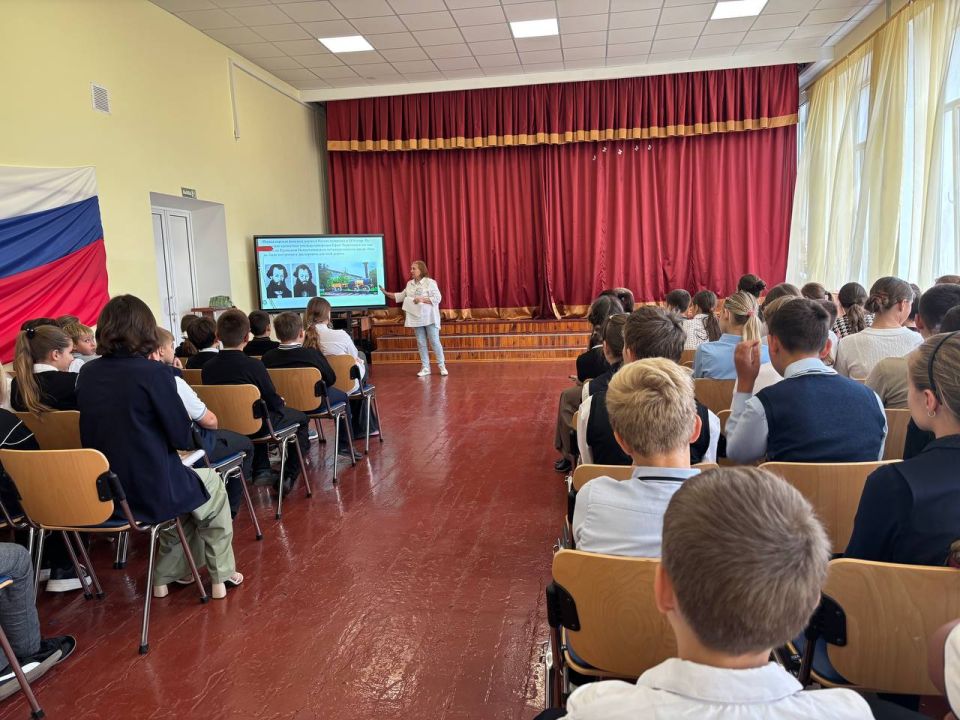«Уступи дорогу поездам!» - с таким решительным призывом обратились к детям и подросткам специалисты по охране труда Мелитополь-Херсонского филиала ФГУП «Железные дороги Новороссии» на профилактических беседах-лекциях... «Уступи дорогу поездам!» - с таким решительным призывом обратились к детям и подросткам специалисты по охране труда Мелитополь-Херсонского филиала ФГУП «Железные дороги Новороссии» на профилактических беседах-лекциях...