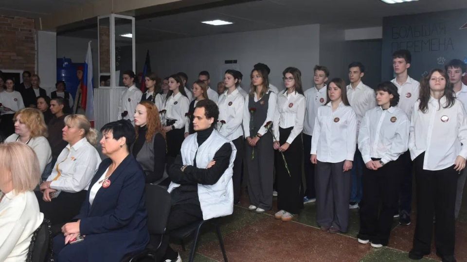 В гимназии №122 Донецка открыли «Парты Героя» в память о павших защитниках Донбасса В гимназии №122 Донецка открыли «Парты Героя» в память о павших защитниках Донбасса