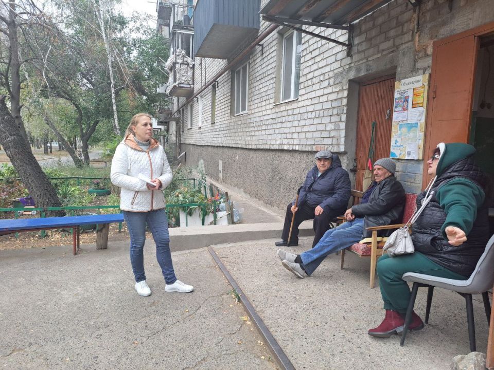 Во исполнение поручения Главы Донецкой Народной Республики Дениса Владимировича Пушилина о ведении постоянного диалога с жителями республики, 01 октября 2025 года, начальник Светлодарского территориального отдела управления... Во исполнение поручения Главы Донецкой Народной Республики Дениса Владимировича Пушилина о ведении постоянного диалога с жителями республики, 01 октября 2025 года, начальник Светлодарского территориального отдела управления...
