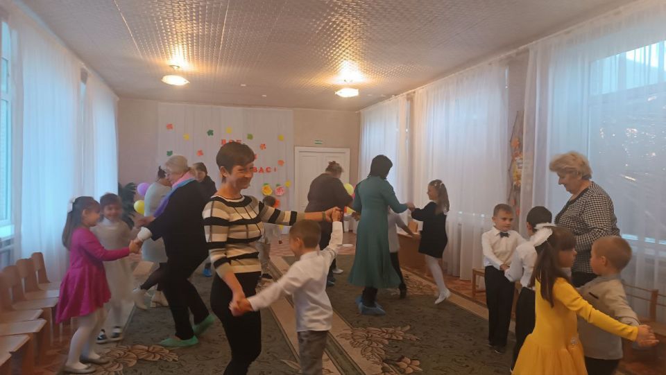 Сегодня, 01 октября, в подготовительной группе «Дюймовочка» ГКДОУ "Детский сад#16"СКАЗКА " Г.О.ТОРЕЗ" ДНР царила праздничная атмосфера в честь Дня пожилого человека Сегодня, 01 октября, в подготовительной группе «Дюймовочка» ГКДОУ "Детский сад#16"СКАЗКА " Г.О.ТОРЕЗ" ДНР царила праздничная атмосфера в честь Дня пожилого человека